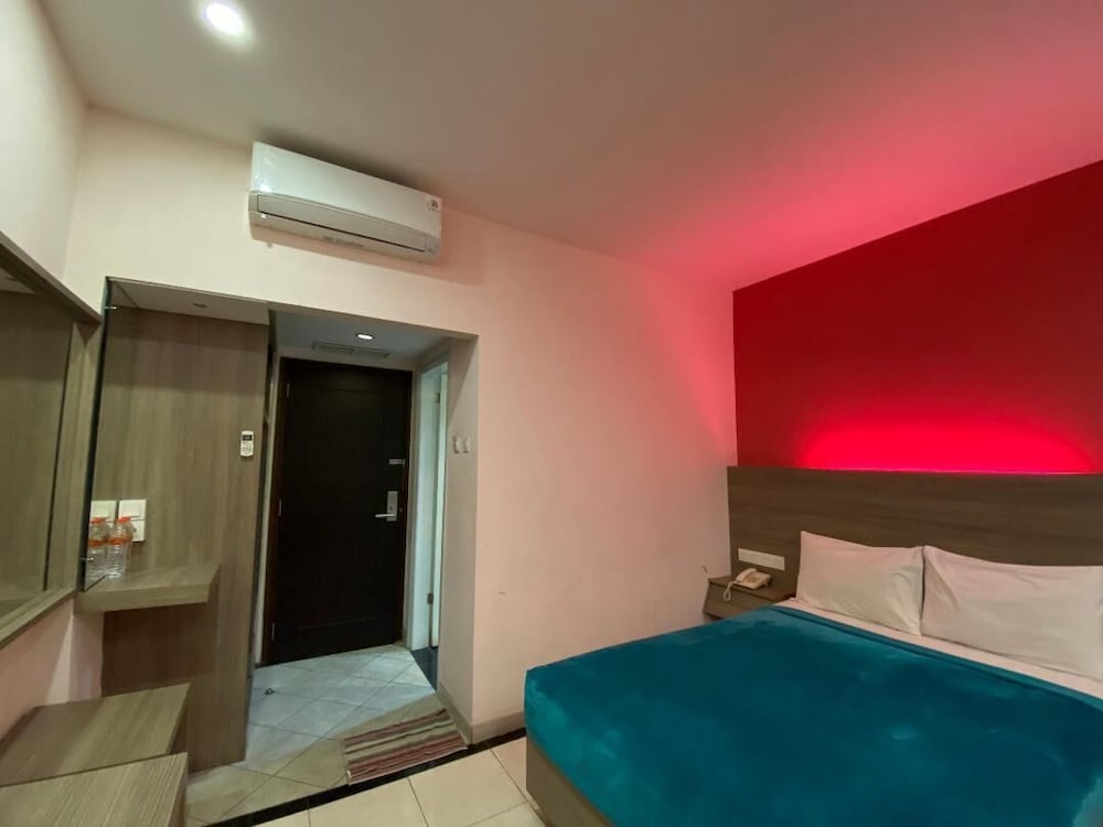 Deluxe Room - Photo 3