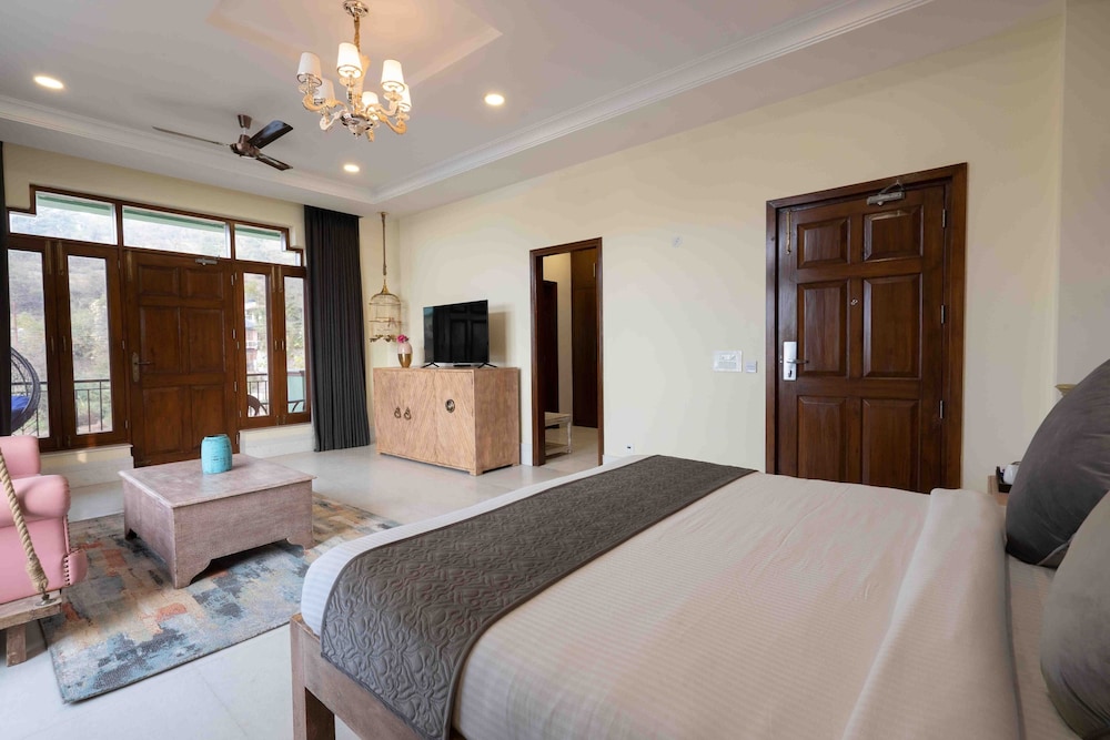 Suite Room - Photo 6