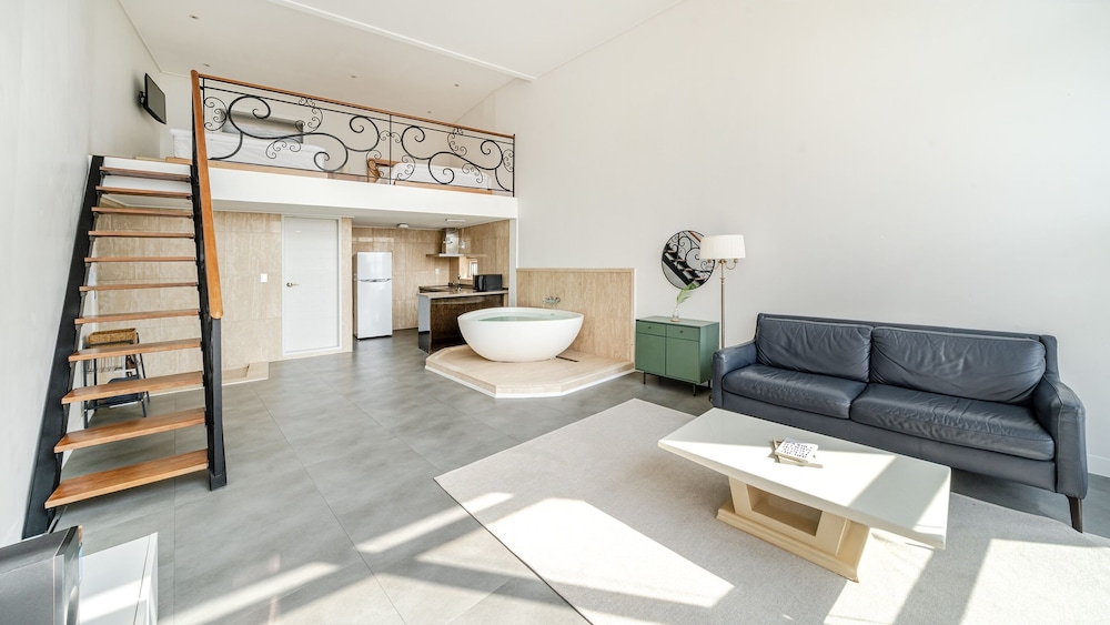 Basic Room, 1 Bedroom (C103(Spa/Private BBQ)) photo 3