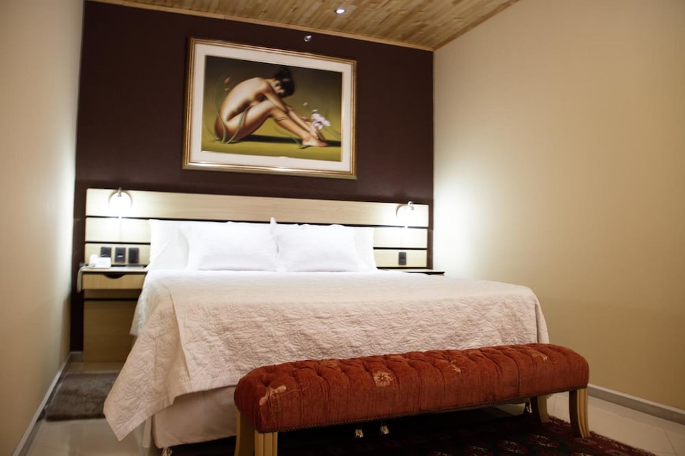 Suite, 1 King Bed, Non Smoking (Gold) photo 2
