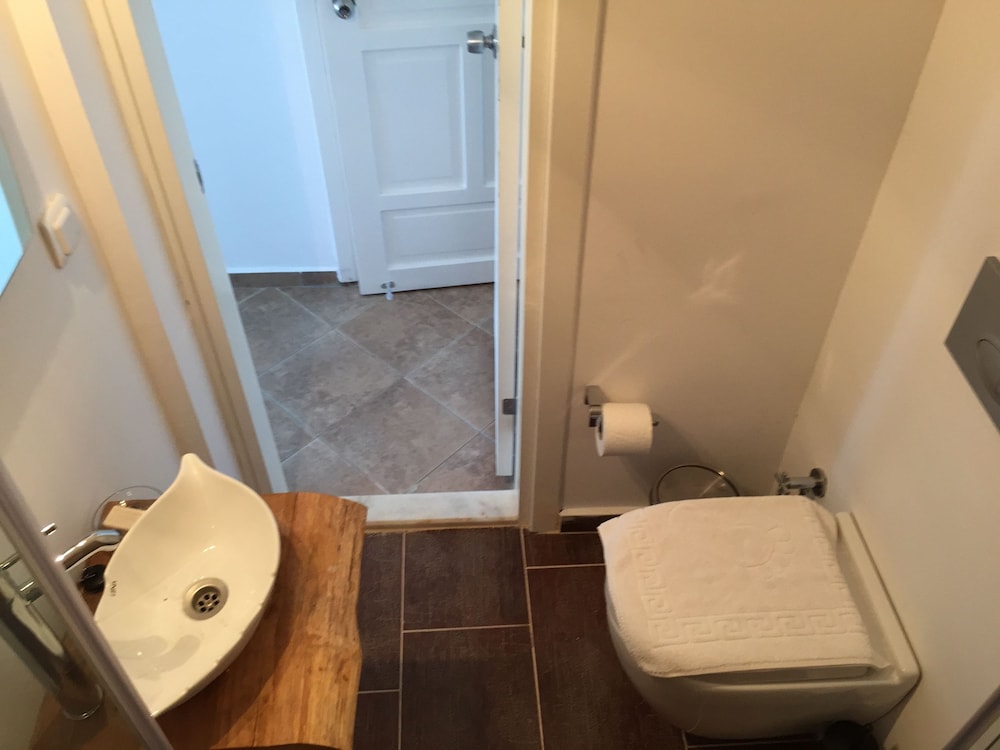 Basic Triple Room photo 3