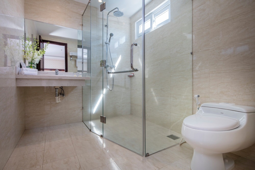Deluxe Triple Room, City View photo 3