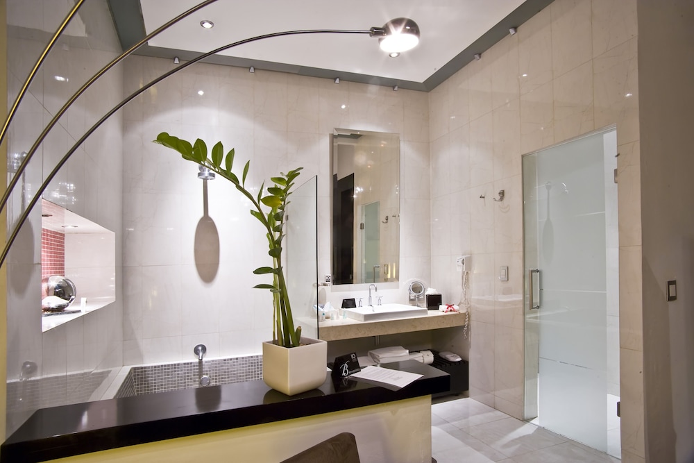 Junior Suite, 2 Double Beds - Photo 2