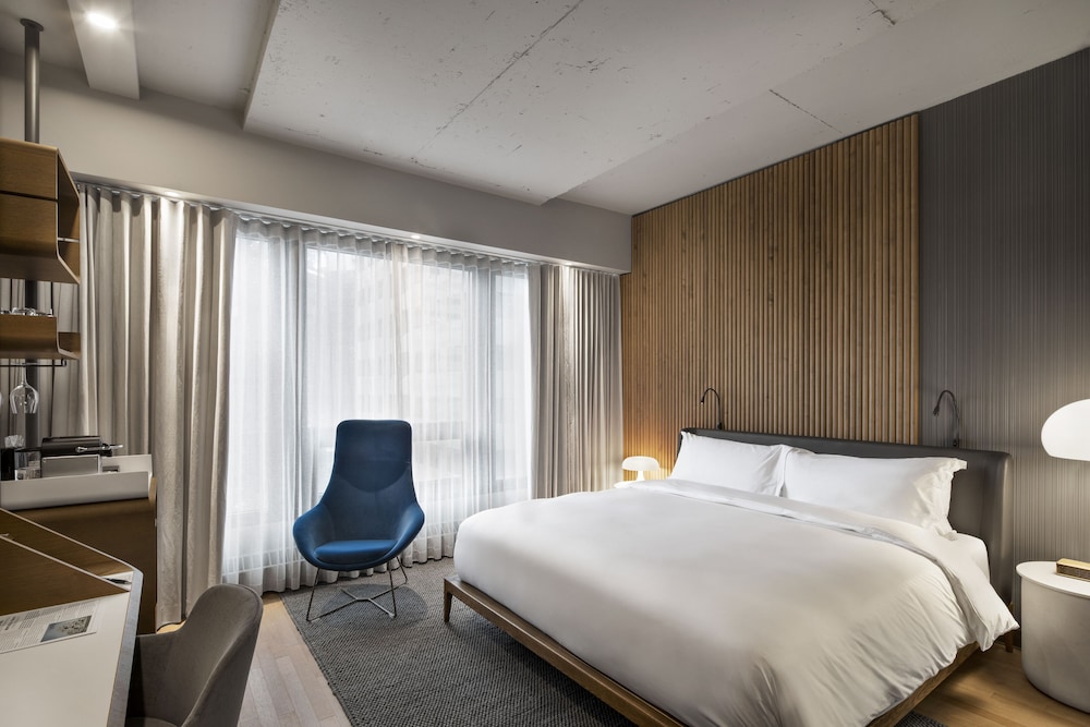 Classic Room, 1 King Bed, City View