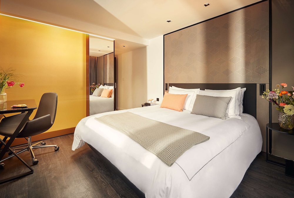 Deluxe Room, 1 Queen Bed