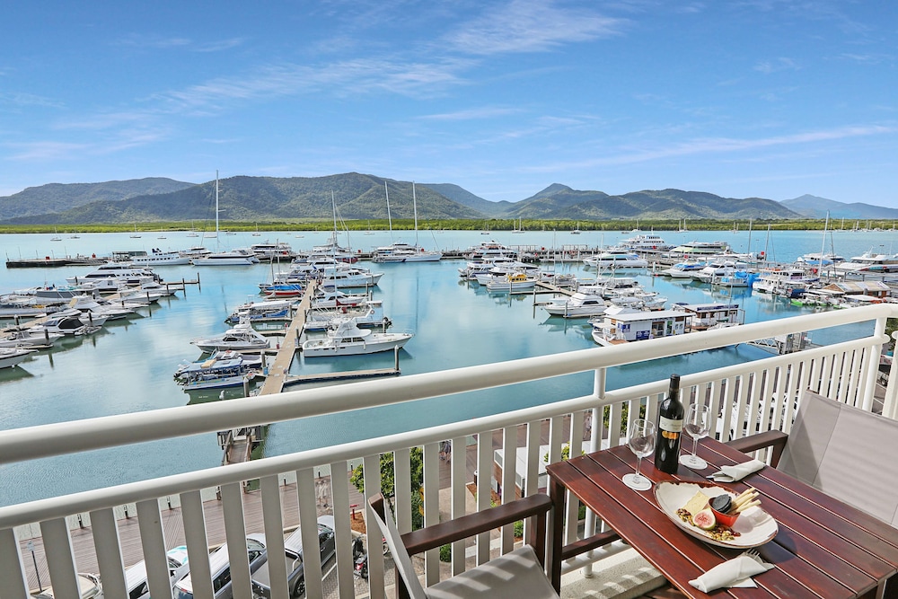 Executive Marina View Twin thumbnail 6
