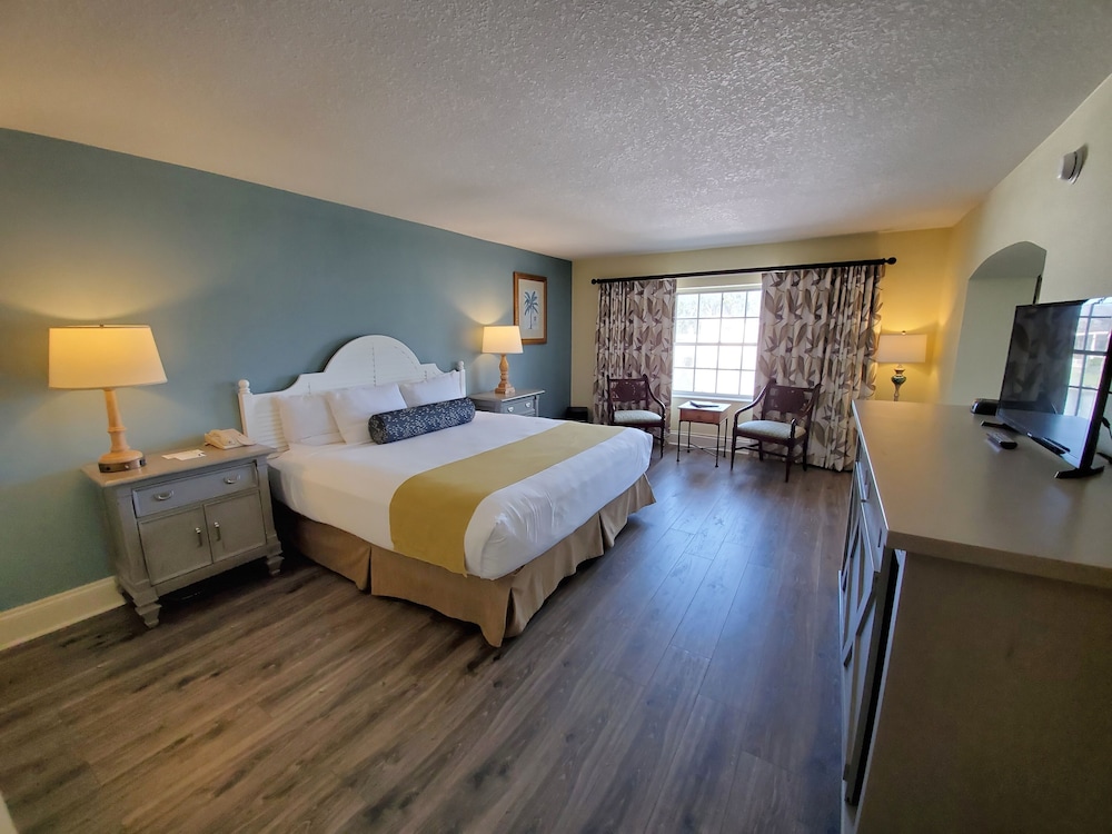 Suite, 1 King Bed With Sofa Bed, Non Smoking (1st Floor, Waterfront) photo 3