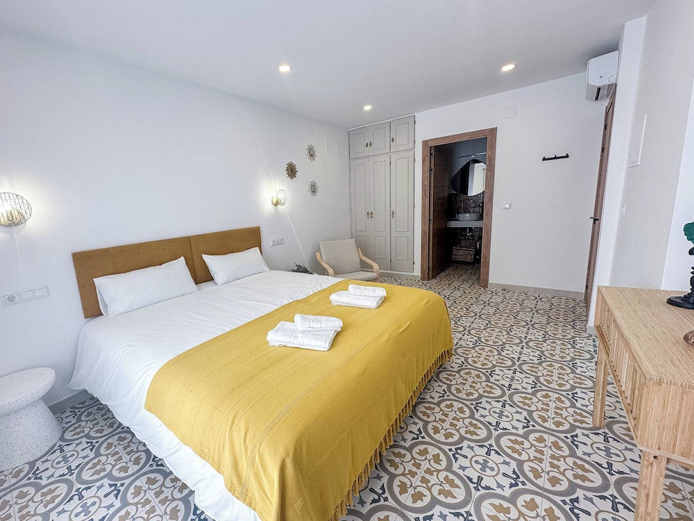Deluxe Double or Twin Room, Balcony photo 3