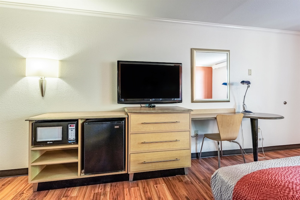 Standard Room, 2 Queen Beds, Smoking photo 2
