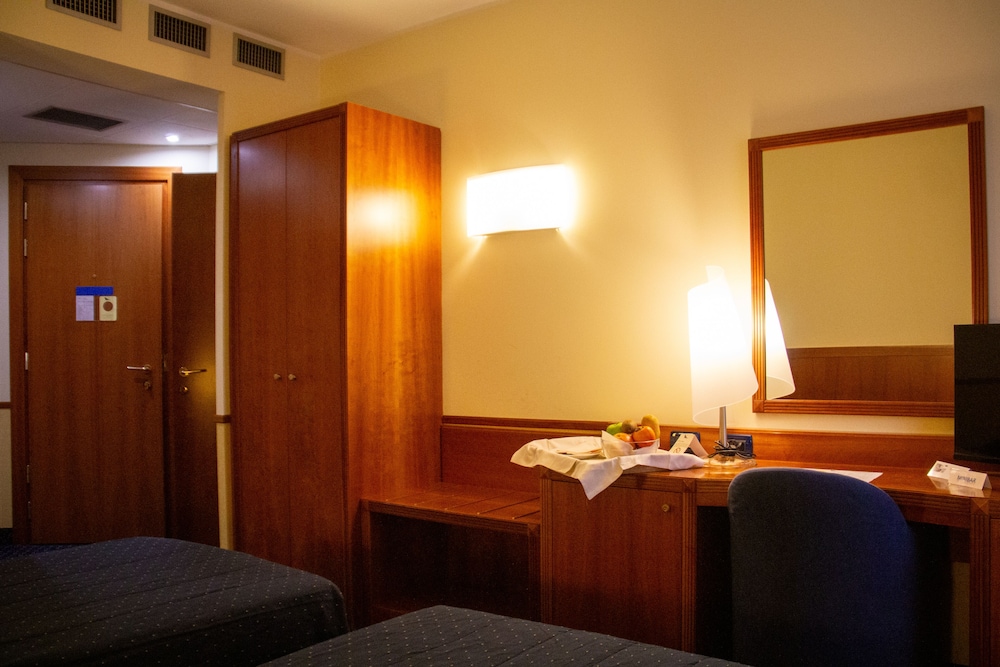 Standard Double or Twin Room, 1 Bedroom - Photo 11
