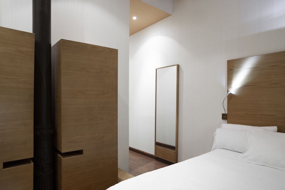 Basic Double Room (Patio Interior) photo 3