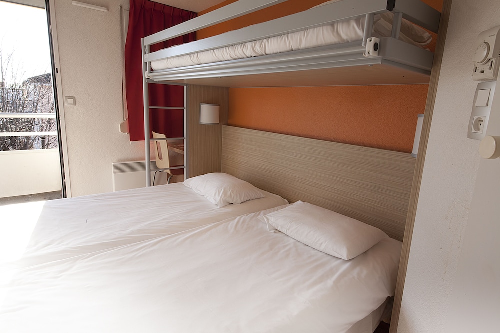 Standard Room, 3 Twin Beds - Photo 3