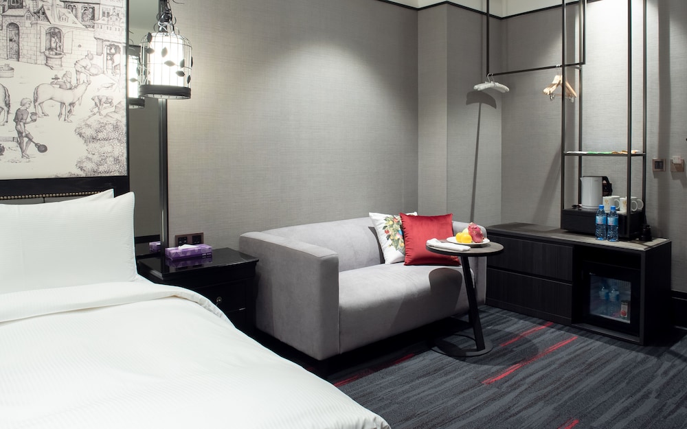Deluxe Quadruple Room, 2 Double Beds, Non Smoking, No Windows photo 2