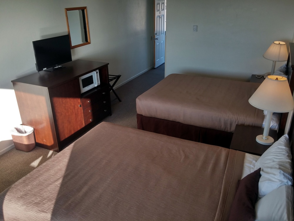 Double Queen Bed (Not Pets Allowed) photo 2