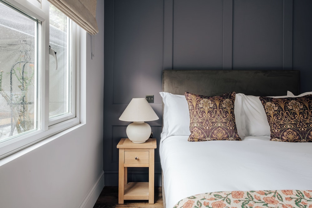 Deluxe Room, 1 Queen Bed, Air conditioning, Garden View photo 3