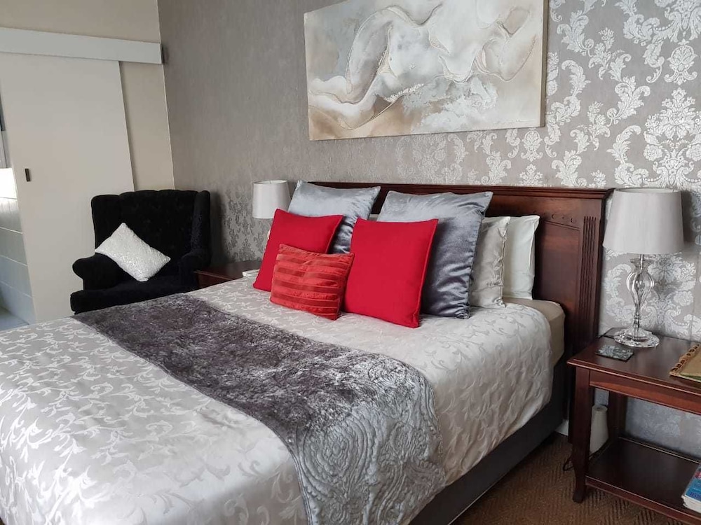 Deluxe Double Room, 1 Queen Bed, Pool View photo 1