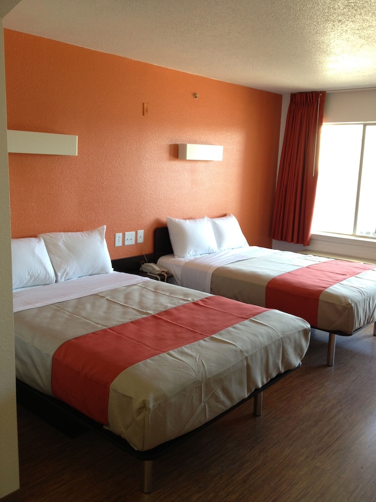 Standard Room, 2 Double Beds, Accessible, Non Smoking photo 2