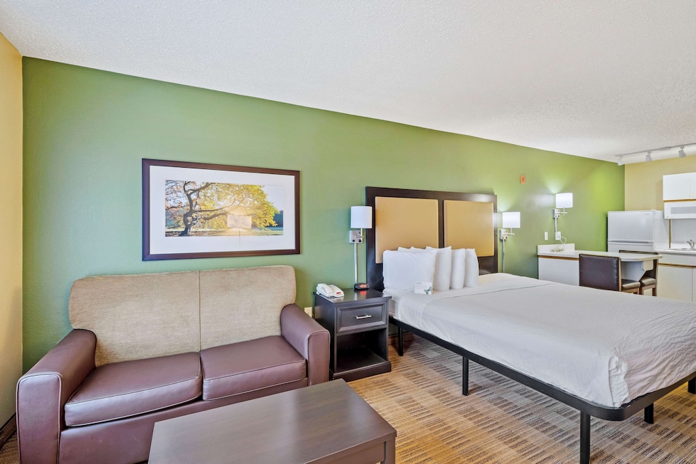 Deluxe Studio, 1 King Bed with Sofa bed, Non Smoking - Photo 1