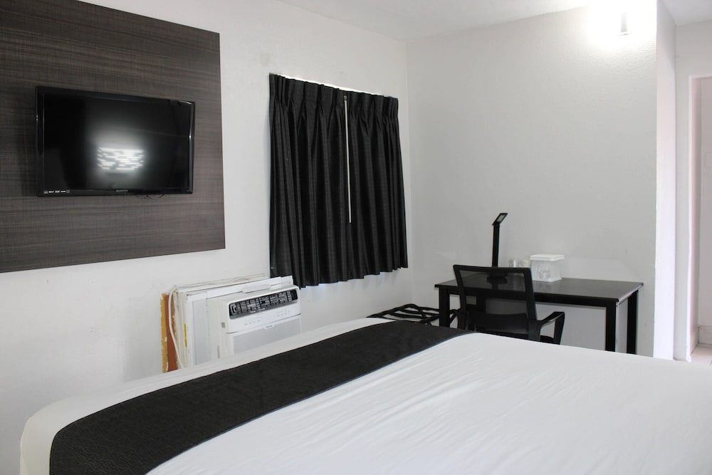 Standard Room, 1 Queen Bed, Non Smoking photo 2