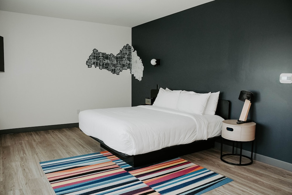 Room, 1 King Bed (Hearing Accessible) photo 2