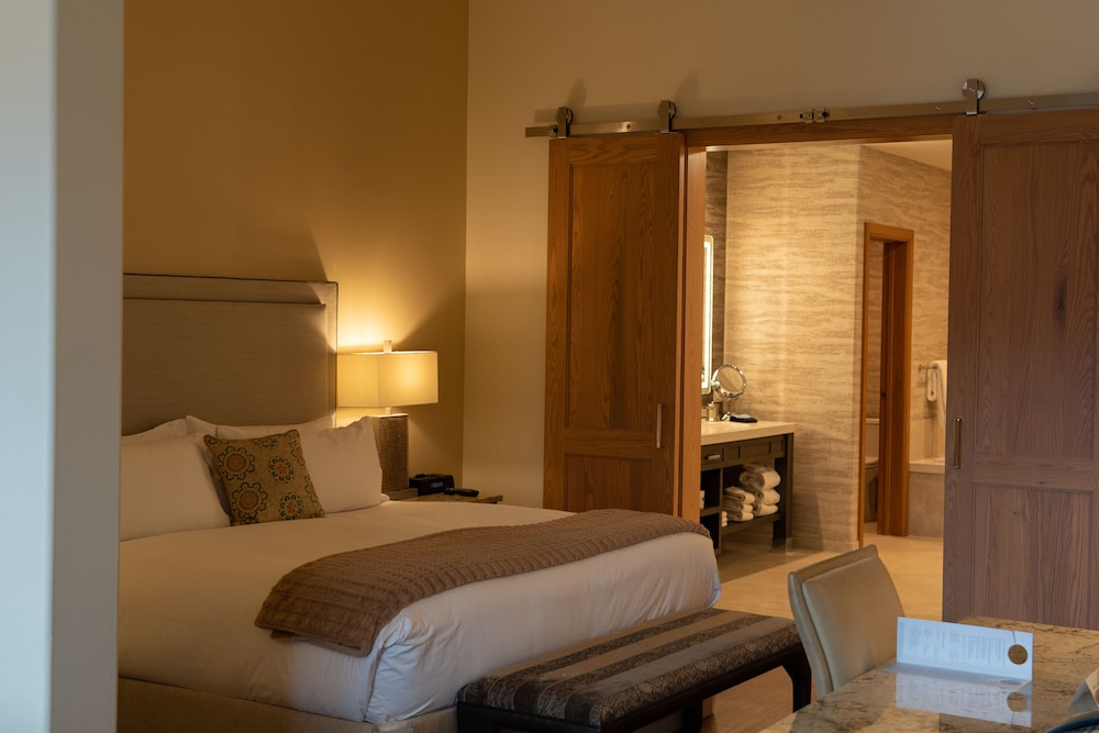 Suite, 1 king bed (lodge Master)