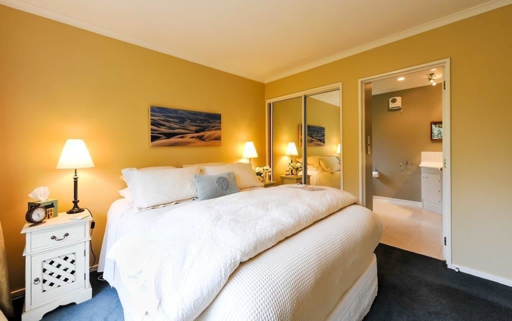 Standard Suite, 1 Bedroom, Non Smoking, Kitchenette (2 Nights Getaway) photo 3