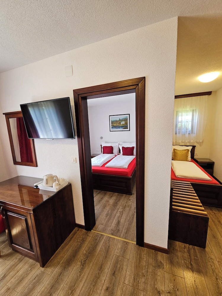 Deluxe Triple Room, Refrigerator, Garden View photo 1