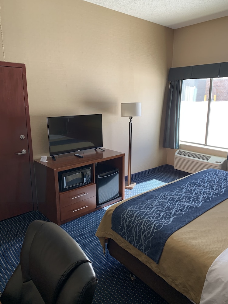 Standard Room, 1 King Bed, Accessible, Non Smoking (Accessible Bathtub) - Photo 3