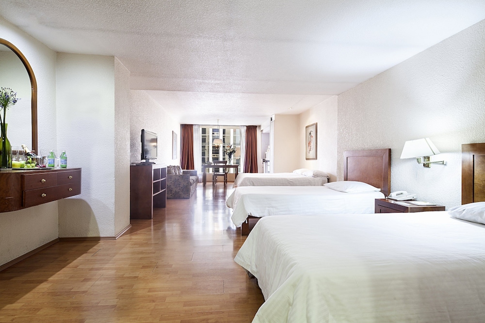 Senior Triple Room, Multiple Beds photo 2
