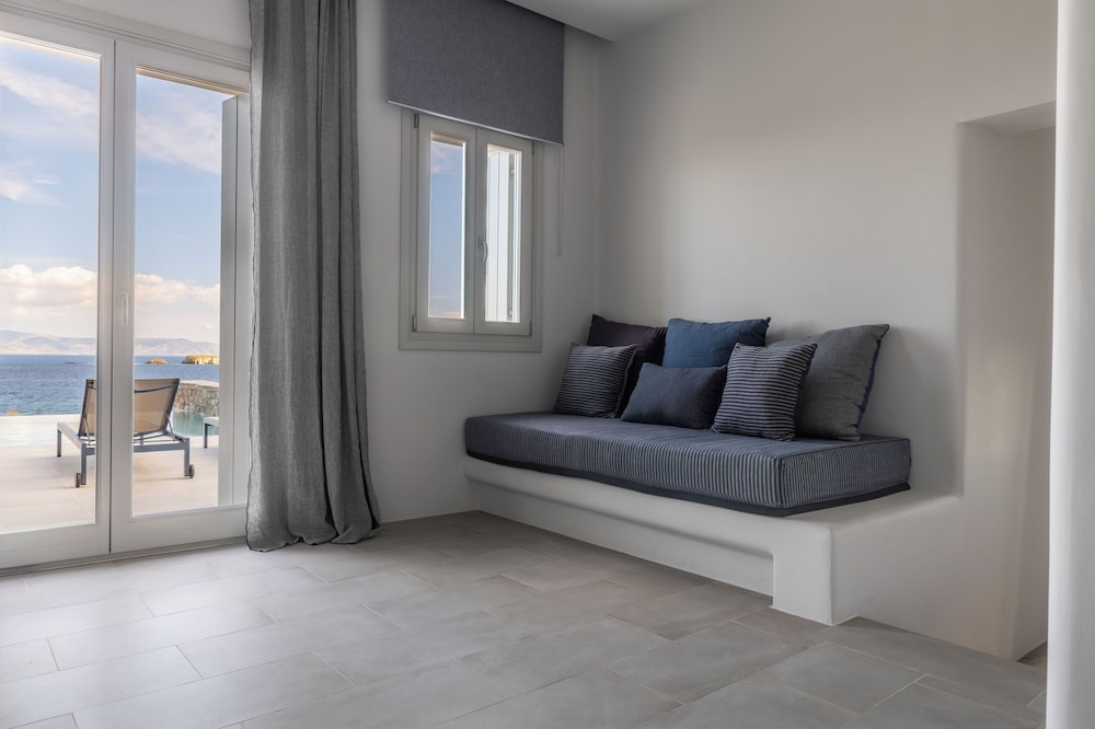 Grand Suite, Private Pool, Sea View photo 3