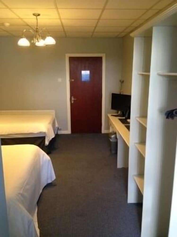 Standard Double or Twin Room - Photo 8