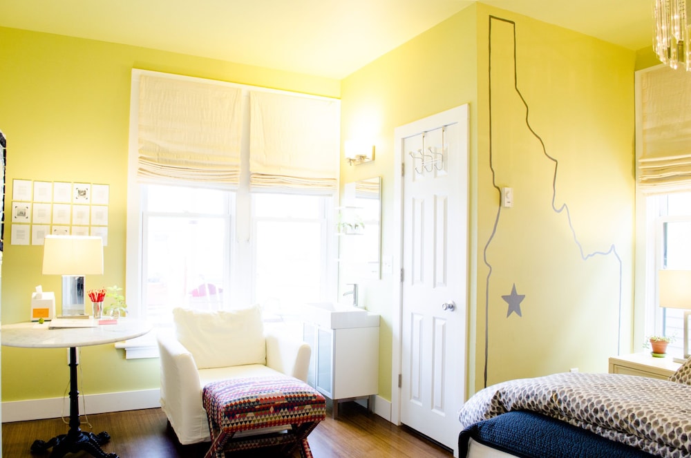 NO. 2 Story Suite photo 2
