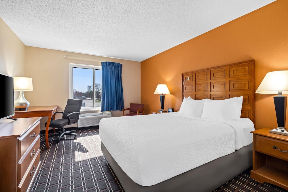 Room, 1 Queen Bed, Mobility Accessible, Non Smoking (Roll-In Shower) photo 1
