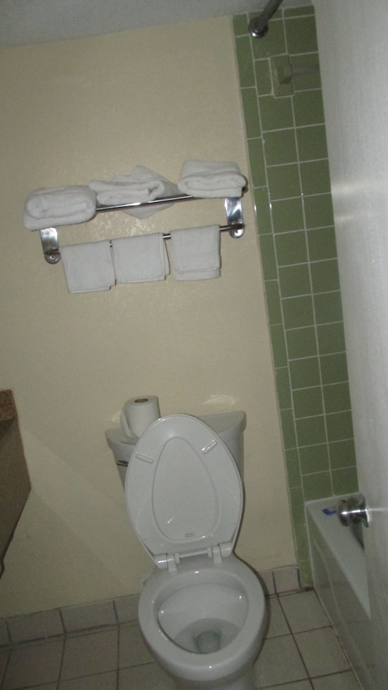 Room, 2 Queen Beds photo 3