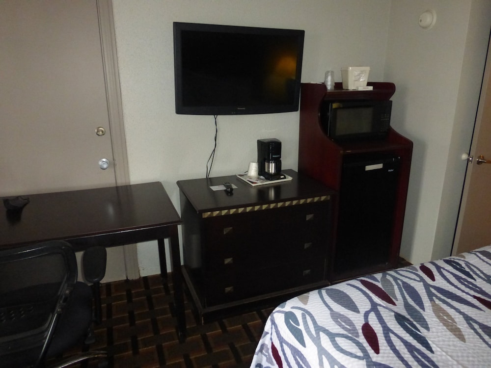Superior Room, 1 King Bed, Accessible, Non Smoking photo 3