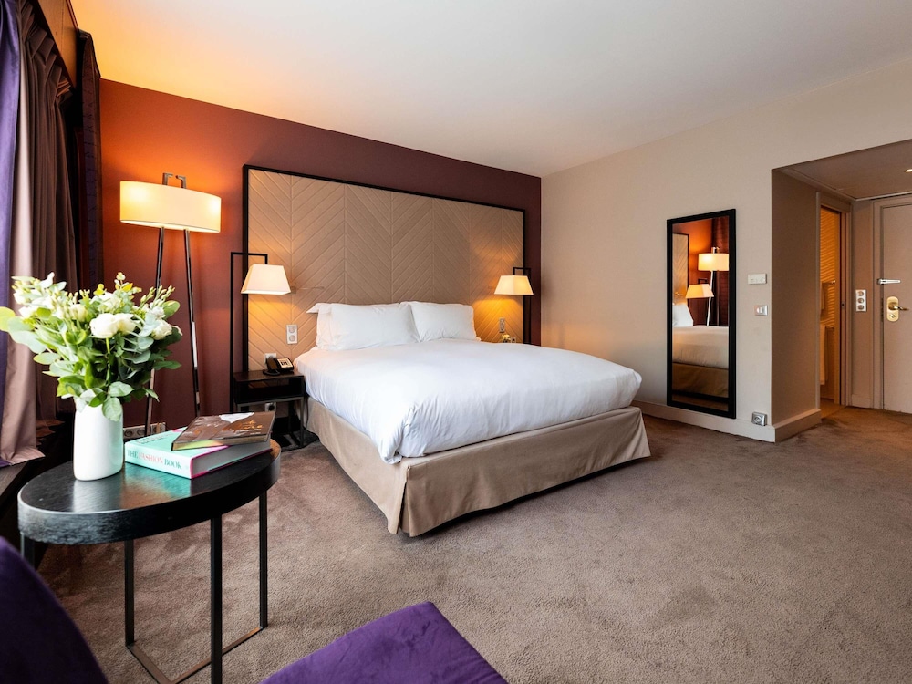 Luxury Room, 1 King Bed with Sofa bed, Garden View thumbnail 5