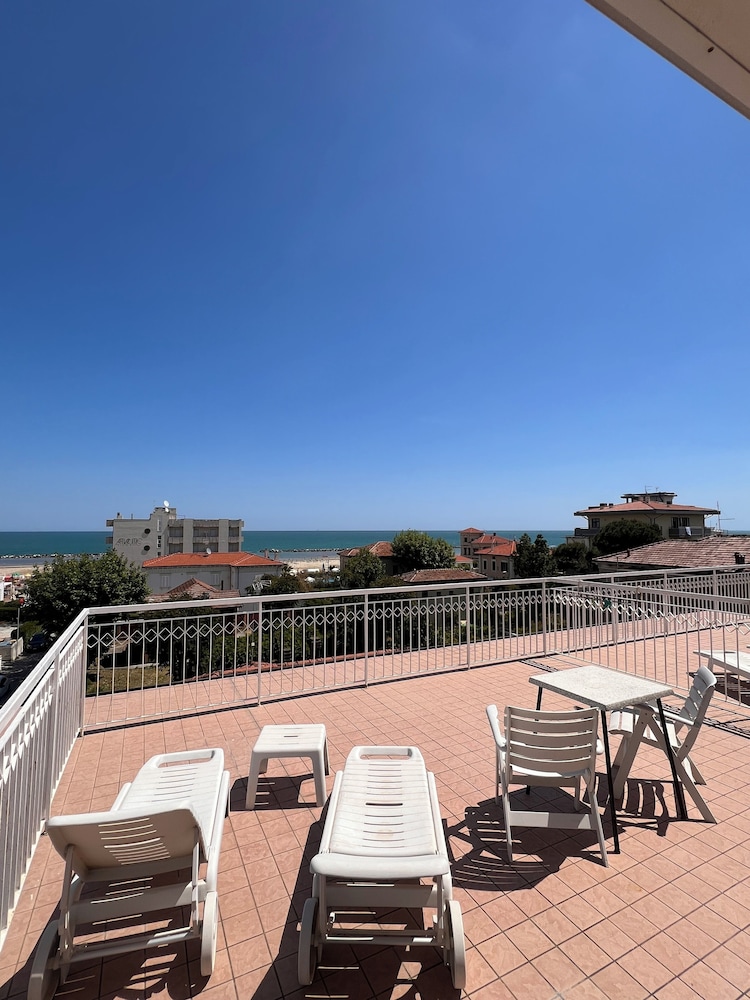 Deluxe Double Room, 1 Double Bed, Sea View photo 2