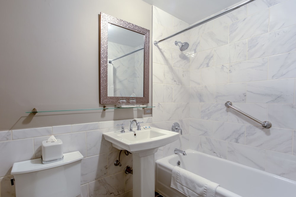 Superior Double Room, 1 King Bed thumbnail 5