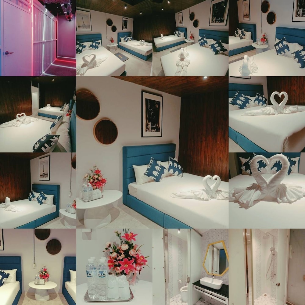 Family Room, shared bathroom (Separate Men's and Women's / Floor) photo 1