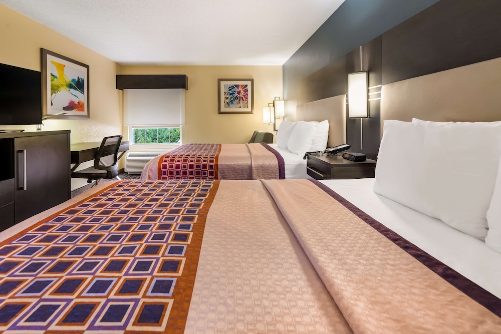 Suite, 2 Queen Beds, Non Smoking, Refrigerator & Microwave (with Sofabed) - Photo 4