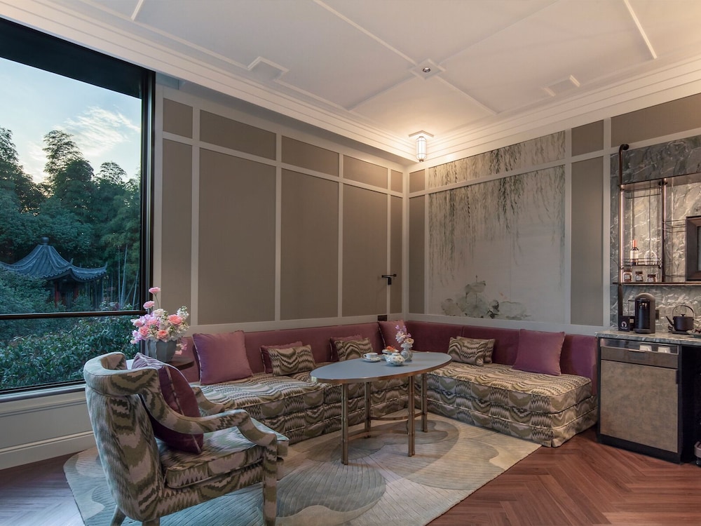 Serenity Suite, Garden View