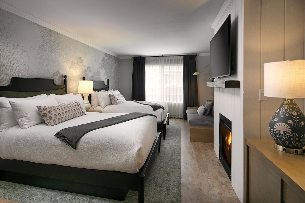 Standard Room, 2 Queen Beds, Fireplace - Photo 1