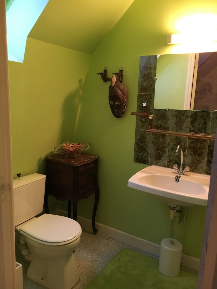 Twin Room (1-3)