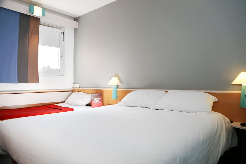 Standard Room, 2 Twin Beds - Photo 4