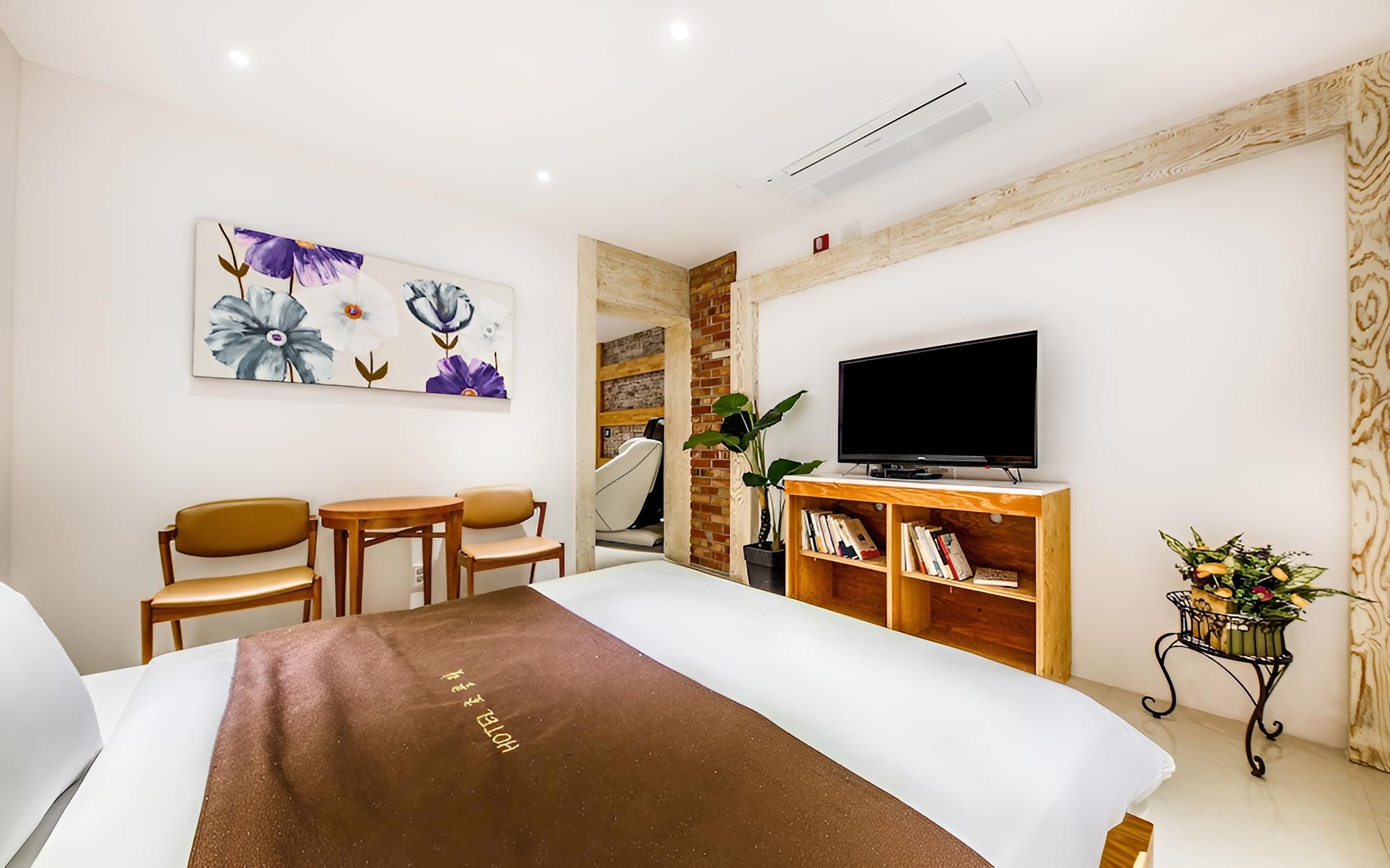 Room (Double drawing room & sofa (magic cha) photo 1