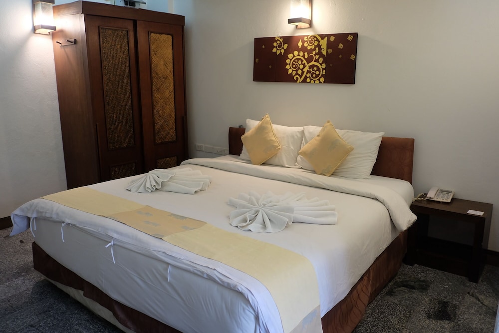 Standard Double Room (Shower) - Photo 9