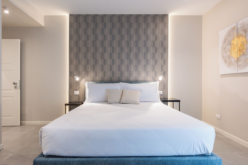 Deluxe Double Room, Balcony, City View photo 3