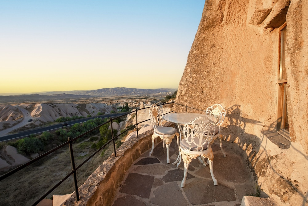 Imperial Cave Suite with Balloon View - Photo 4