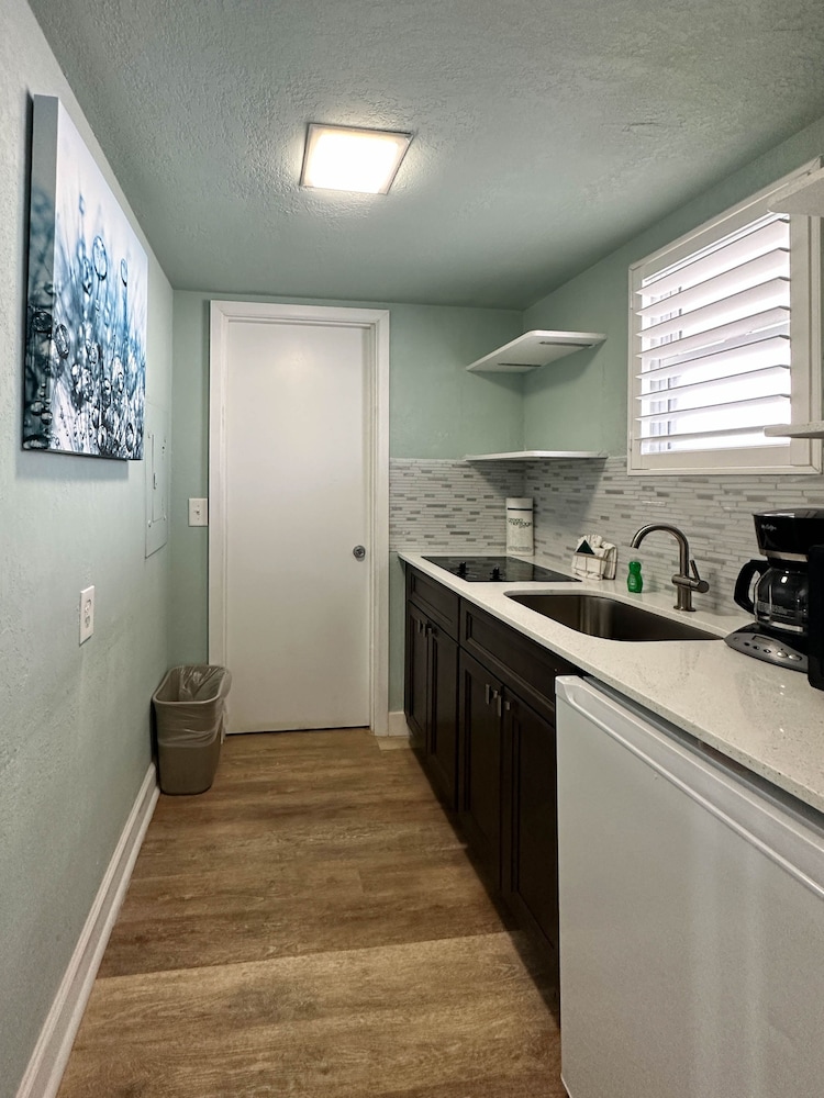 Room, 2 Queen Beds, Kitchenette, Beach View (Gulf Front) photo 3