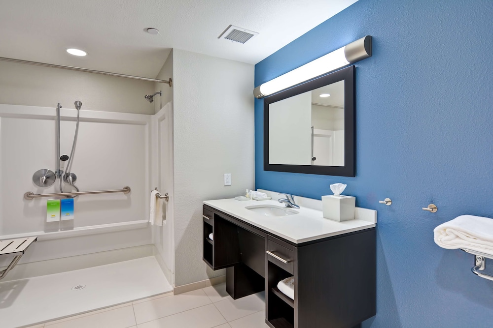 Suite, 1 King Bed, Accessible, Non Smoking (Roll-in Shower)